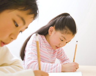 「ロートクリアビジョンジュニア」は毎日頑張っているこどもたちを応援します！