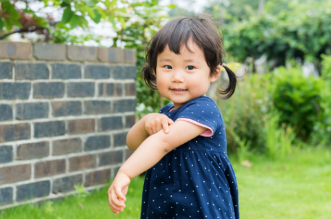 子供が蚊に刺された！なんでこんなに赤く腫れるの？