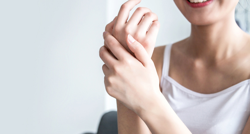 【セルフチェック】治りにくいその手荒れ、「手湿疹」かも！？