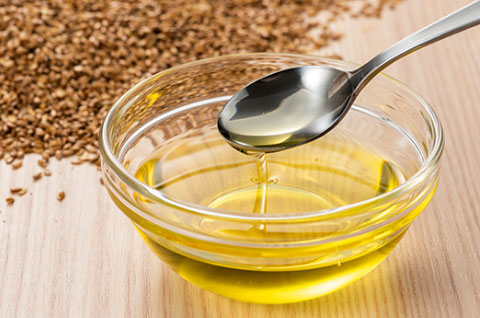 スプーン一杯の亜麻仁油やえごま油で、毎日快便になろう