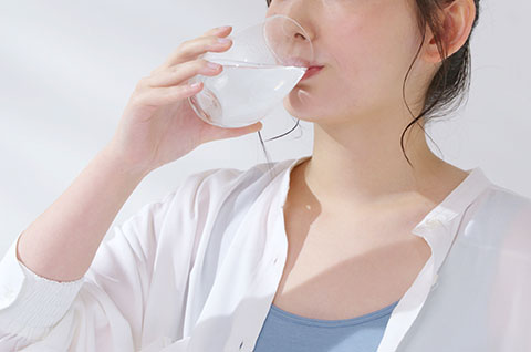 便が柔らかくなるように、しっかり水分補給をする