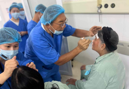 ベトナムでの眼科医療支援の様子