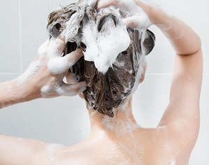 頭皮がニオう！？原因&対策を美容師さんに聞きました！