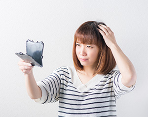 「フケ」の原因・症状を解説