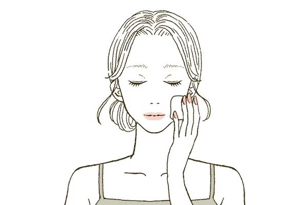 コットンにたっぷりと含ませて、やさしくふき取ります